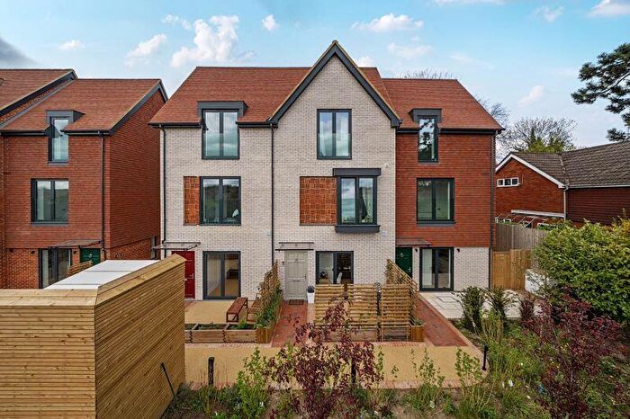3 Bedroom End Of Terrace House For Sale In Maplehurst Square, The Grove, Coulsdon, CR5