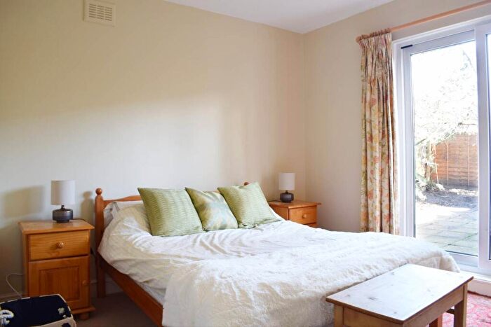 2 Bedroom Flat To Rent In Avenell Road, London ., N5