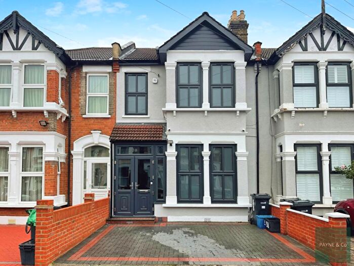 3 Bedroom Terraced House For Sale In Ingleby Road, Ilford, IG1