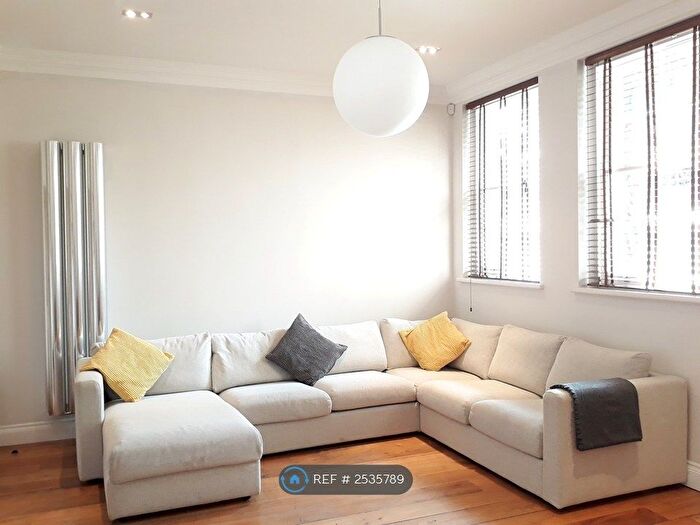 4 Bedroom Semi-Detached House To Rent In Richmond Avenue, London, N1