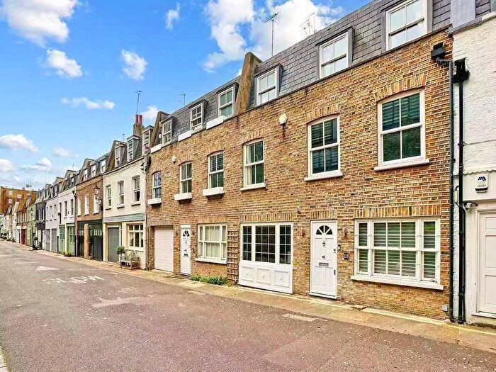 4 Bedroom Mews For Sale In Eastbourne Mews, Bayswater, London, W2
