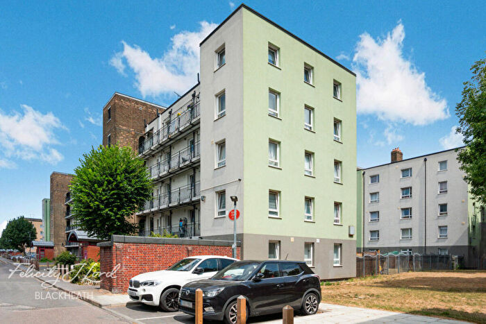 3 Bedroom Flat For Sale In Fairlawn, Charlton, SE7