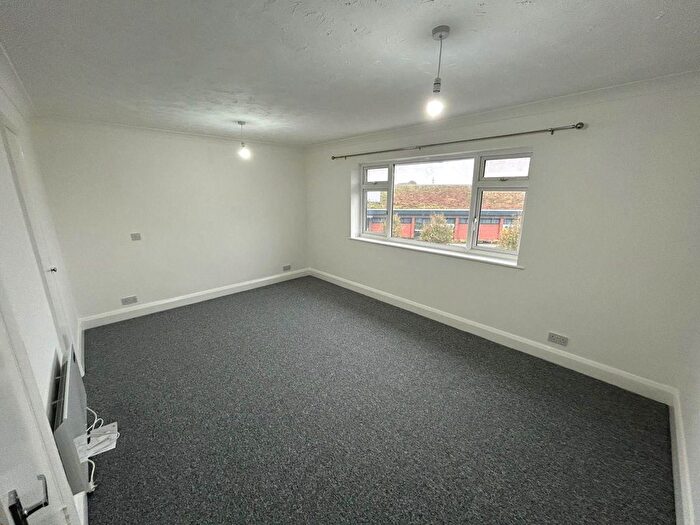 2 Bedroom Flat To Rent In A Kingpost Parade, Guildford, GU1