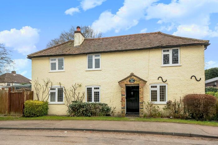 4 Bedroom Detached House To Rent In Roestock Lane, Colney Heath, AL4