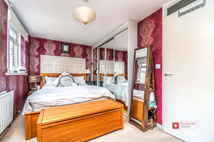 2 Bedroom Maisonette To Rent In Mansford Street, Bethnal Green, London, E2