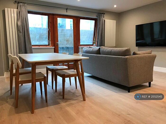 4 Bedroom Flat To Rent In St Mary Graces Court, London, E1