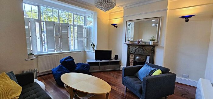 5 Bedroom Semi-Detached House To Rent In Hart Grove, London, W5