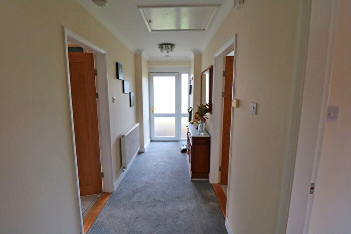 2 Bedroom Detached Bungalow For Sale In Akeferry Road, Westwoodside, DN9
