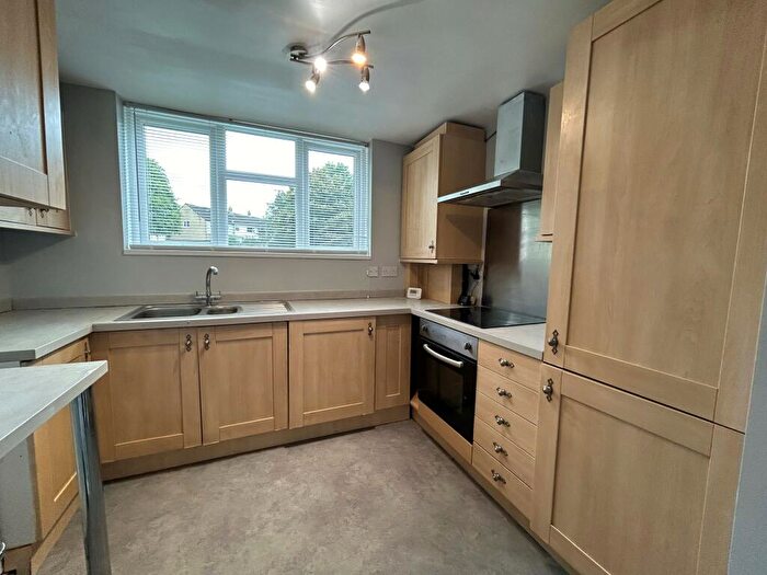 2 Bedroom Apartment To Rent In Queens Drive, SN3