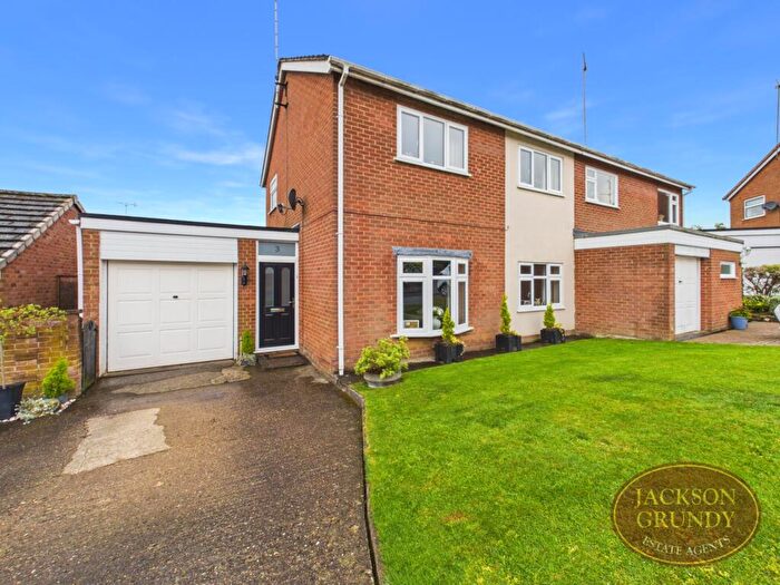 3 Bedroom Semi-Detached House For Sale In Holden Grove, Drayton, NN11