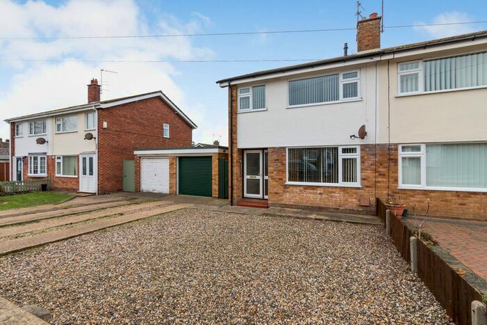 3 Bedroom Semi-Detached House To Rent In Sunningdale Avenue, Lowestoft, NR33