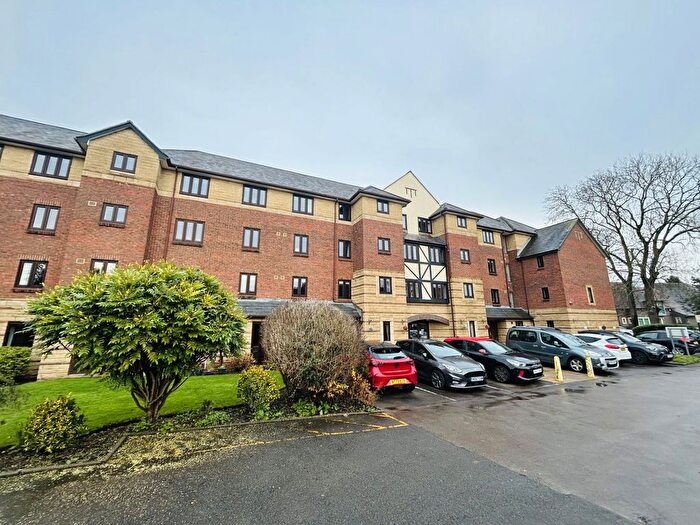1 Bedroom Flat For Sale In Liddiard Court, Belfry Drive, Wollaston, DY8