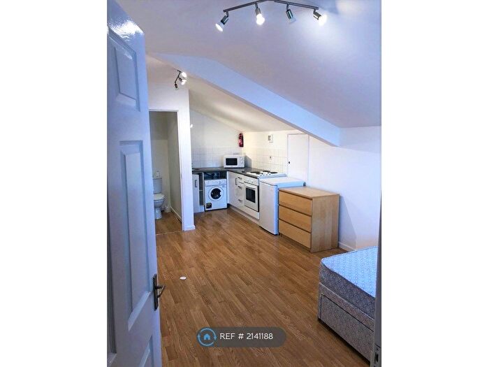 Studio To Rent In Deer Park Road, South Wimbledon, SW19