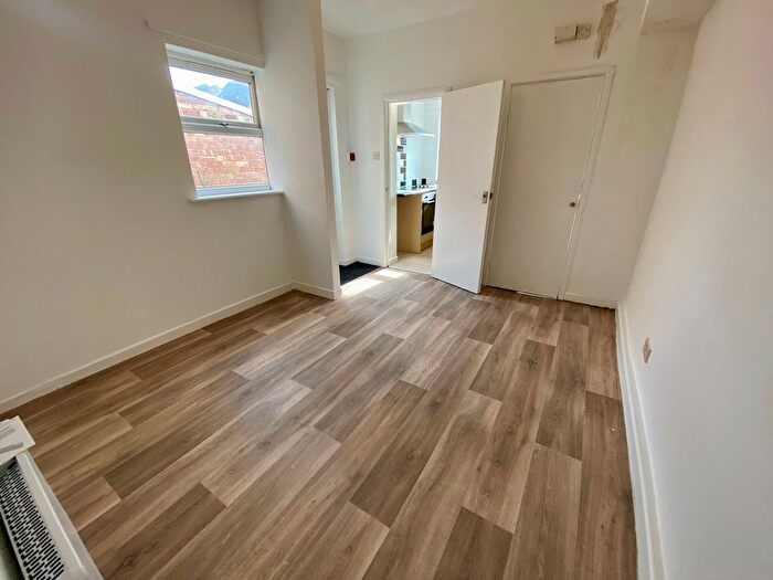 Studio To Rent In Cheddon Road, Taunton, TA2