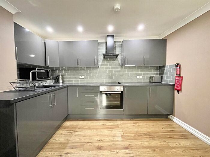 2 Bedroom Apartment To Rent In Park Place, Manchester, M4