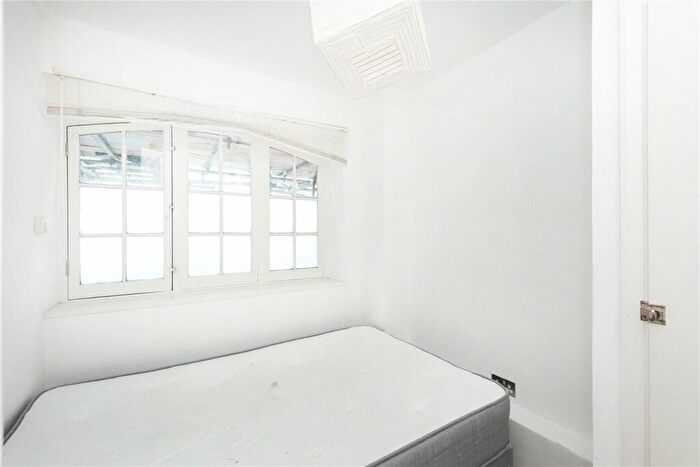 2 Bedroom Apartment To Rent In Bourne Estate, Portpool Lane, London, EC1N