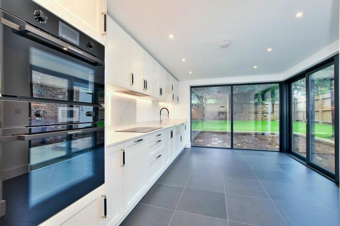 2 Bedroom Property To Rent In High Street, Abbots Langley, WD5