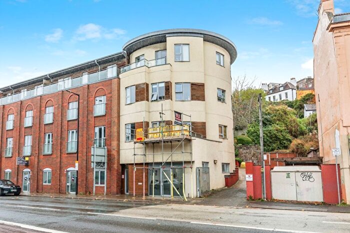 2 Bedroom Flat For Sale In Hotwell Road, Bristol, BS8
