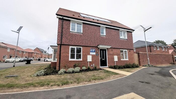 3 Bedroom Semi Detached House For Sale In Jubilee Grove, Bordon, Hampshire, GU35