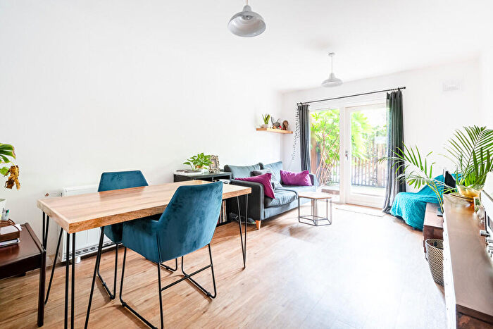 1 Bedroom Flat To Rent In Pembury Place, London, E5