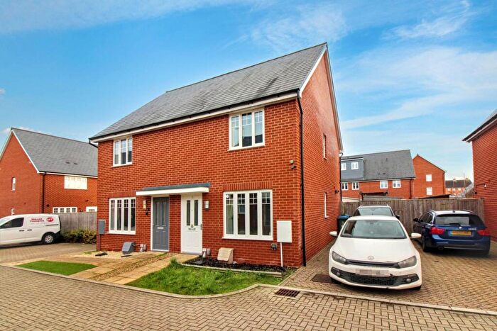 2 Bedroom Semi-Detached House For Sale In Keepers Street, Aylesbury, HP22