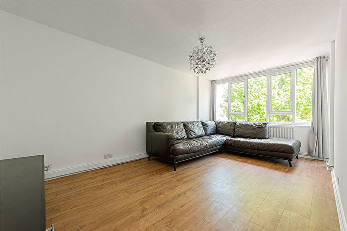 2 Bedroom Flat To Rent In Ashbourne Close, Woodside Park, London, N12