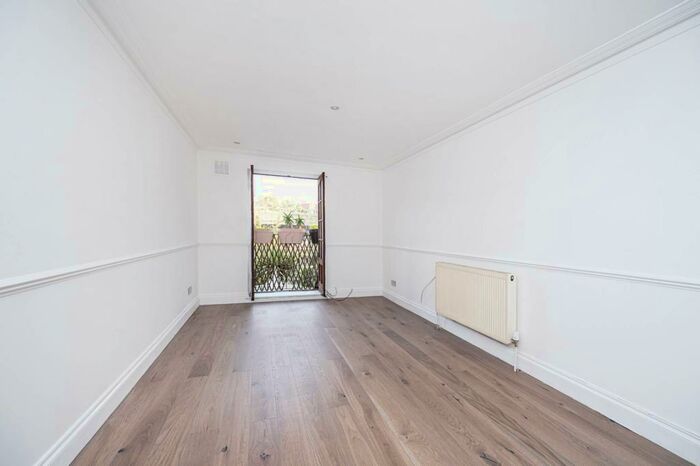 2 Bedroom Flat To Rent In Cadogan Terrace, Victoria Park, London, E9