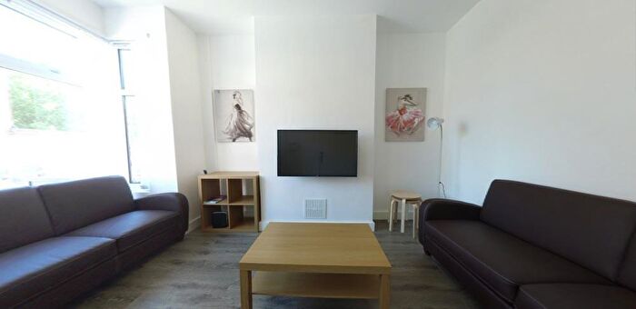 5 Bedroom House To Rent In Ash View, Leeds, LS6