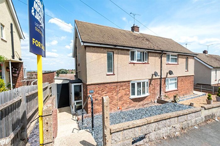 2 Bedroom Semi Detached House For Sale In Mungo Park Road, Gravesend, Kent, DA12