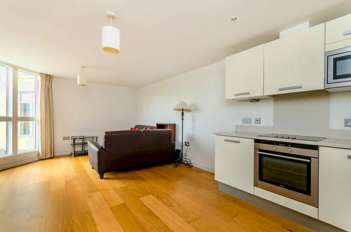 2 Bedroom Flat For Sale In Water Gardens Square, Canada Water, London, SE16