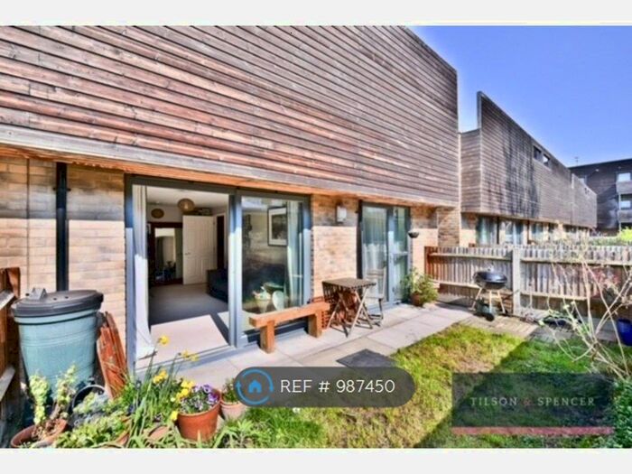 2 Bedroom Flat To Rent In Reform Row, Greater London, N17