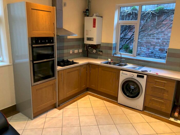 2 Bedroom Flat To Rent In Daneshill Road, Leicester, LE3