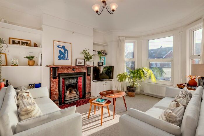 3 Bedroom Maisonette To Rent In Revelstoke Road, London, SW18