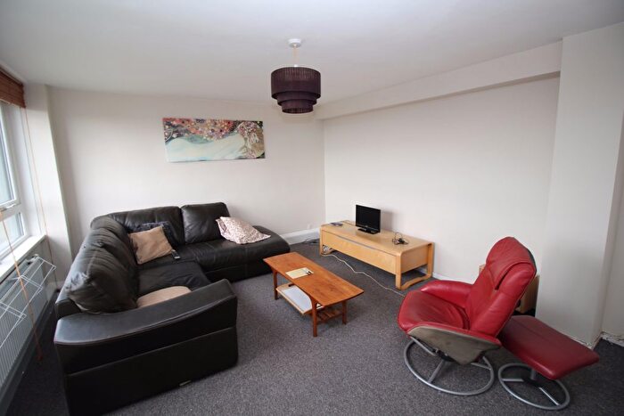 2 Bedroom Flat To Rent In Change Way, Salford, M3