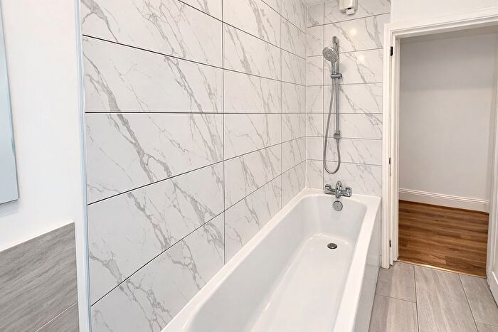 2 Bedroom Flat To Rent In Bitterne Village, Southampton, SO18