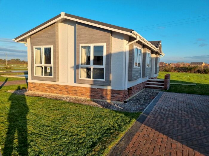 2 Bedroom Mobile/park Home For Sale In Park Ave, Yarwell Mill Country Park, PE8