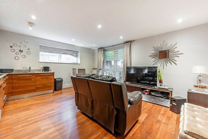 3 Bedroom Flat To Rent In Attlee Court, Stanmore, HA7