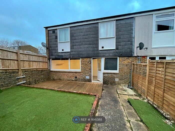 2 Bedroom Terraced House To Rent In Malvern Close, Basingstoke, RG22