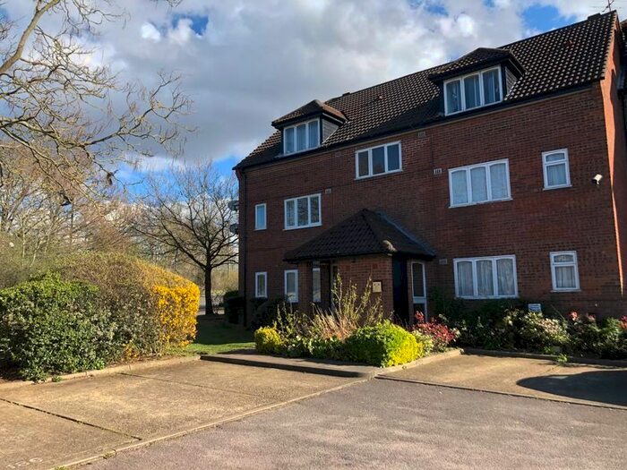 2 Bedroom Flat To Rent In Springwood Crescent, Edgware, Middlesex, HA8