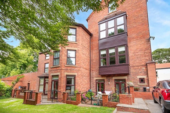 2 Bedroom Flat To Rent In Red House, Pontefract, West Yorkshire, WF8