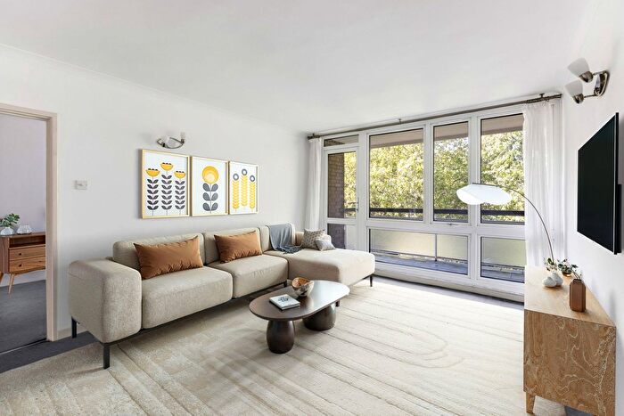 2 Bedroom Flat For Sale In Shepherds Hill, Highgate, London, N6