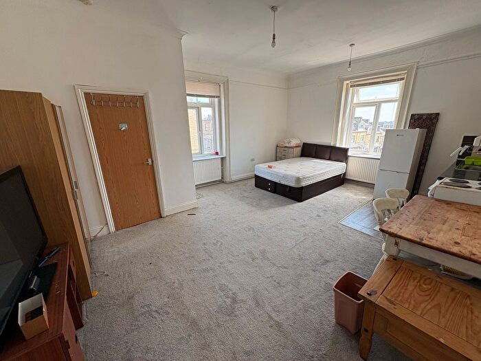 Studio To Rent In Duckworth Lane, Bradford, BD9