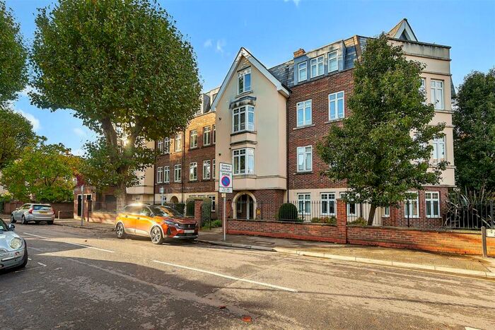 1 Bedroom Flat To Rent In Albany Park Road, Kingston Upon Thames, KT2