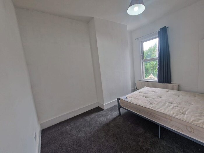 2 Bedroom Flat To Rent In Forest Road, Walthamstow, E17