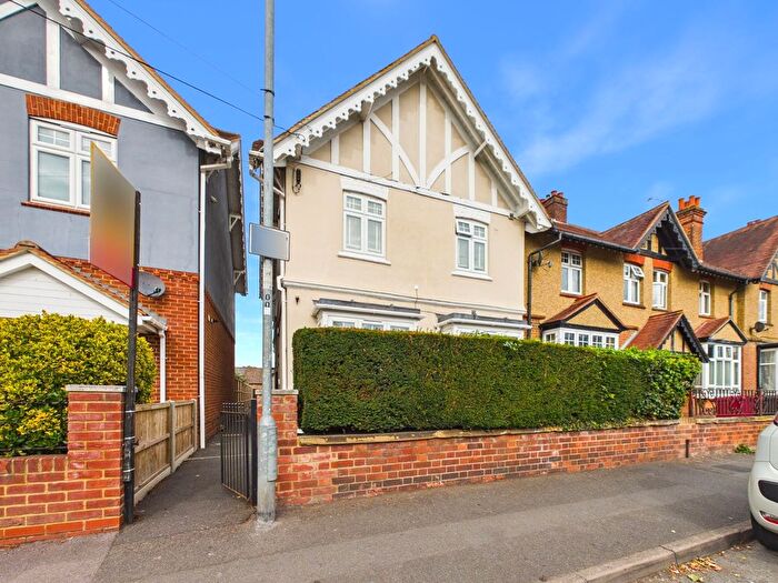 2 Bedroom Flat For Sale In Willoughby Road, Langley, Berkshire, SL3