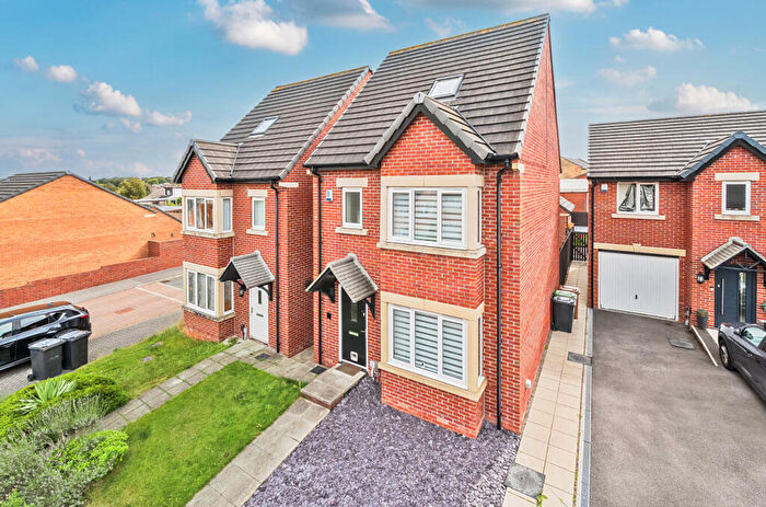 4 Bedroom Detached House For Sale In Round Hill Road, Pudsey, West Yorkshire, LS28