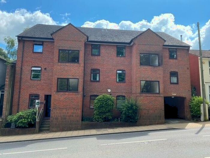 1 Bedroom Flat To Rent In Romsey Road, Winchester, SO22