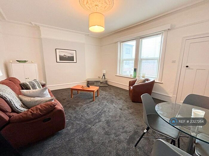 2 Bedroom Flat To Rent In Wingrove Road, Newcastle Upon Tyne, NE4