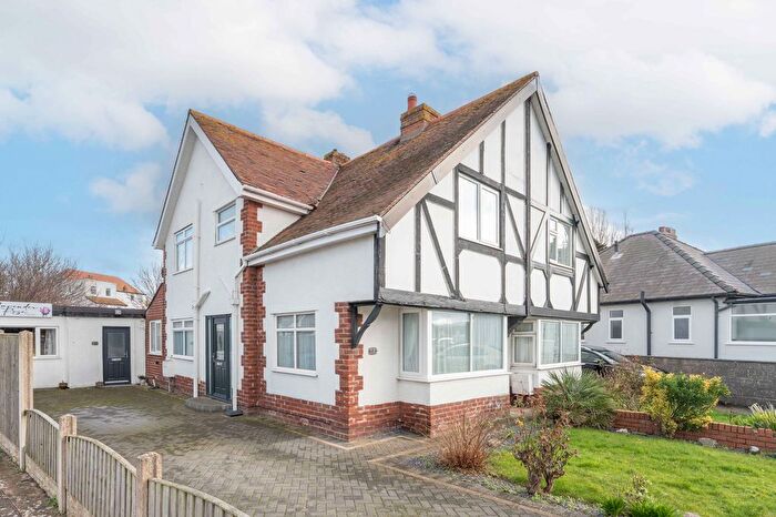 3 Bedroom Semi-Detached House For Sale In Bodelwyddan Avenue, Kinmel Bay, LL18