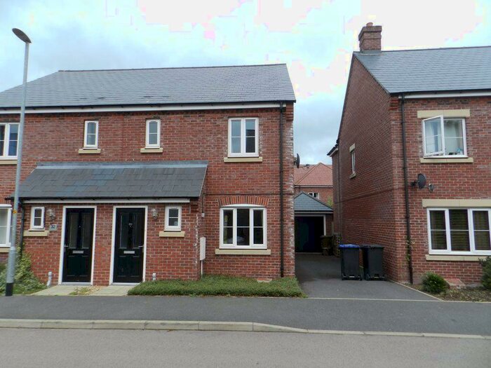 3 Bedroom House To Rent In Middlemore, NN11